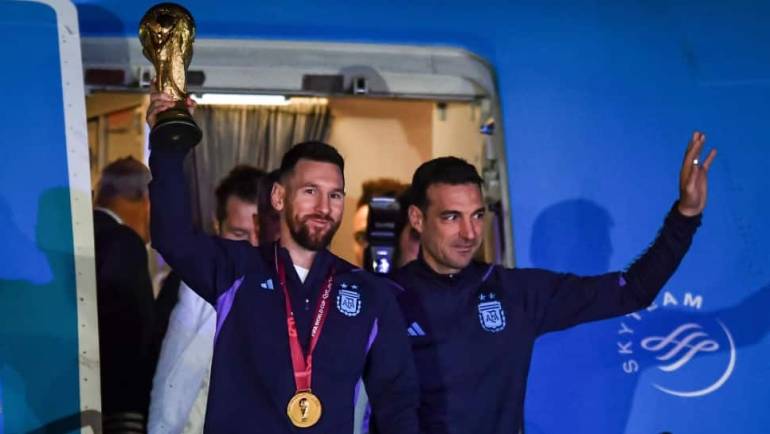 WATCH: Lionel Messi and World Cup champions Argentina greeted with HUGE crowds in Buenos Aires