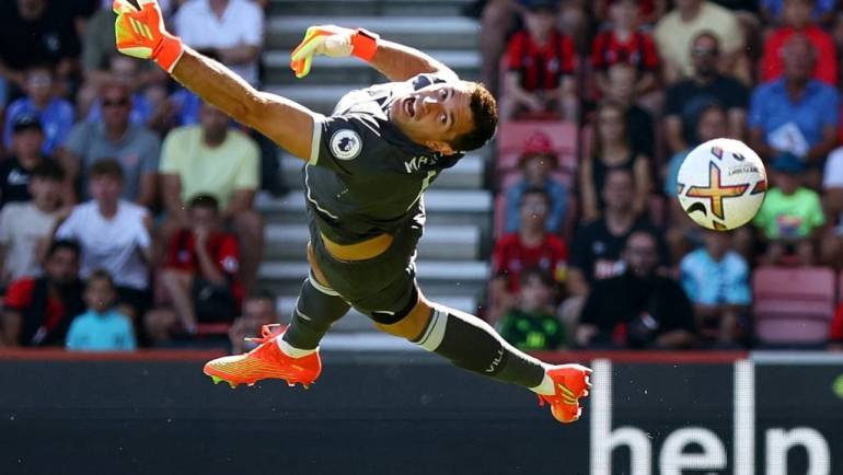 Man United emerge as contenders for in-demand Premier League ‘keeper