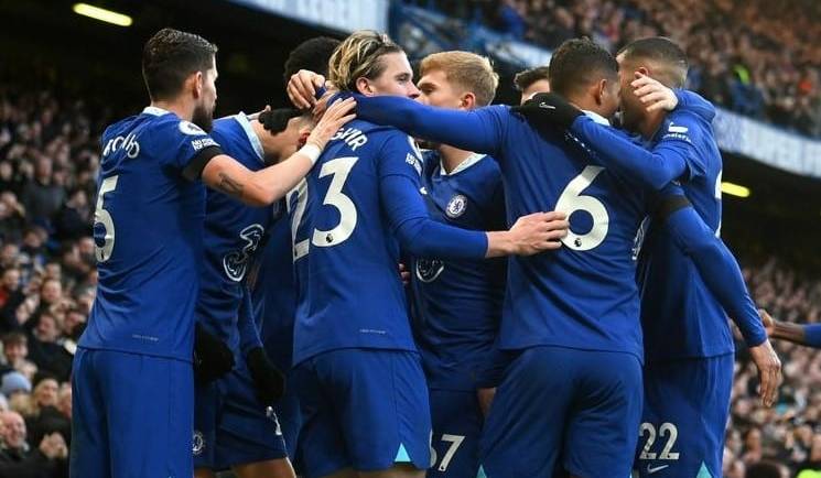 Chelsea returns to winning ways to give Potter a little respite