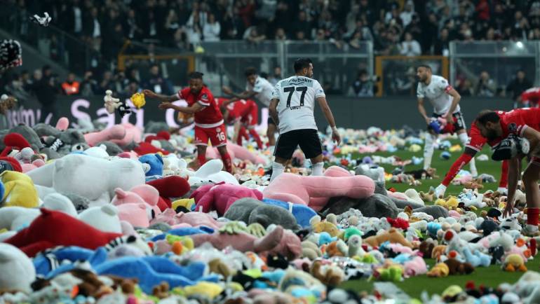 Turkish soccer fans do their own ‘Teddy Bear Toss’ to support earthquake victims