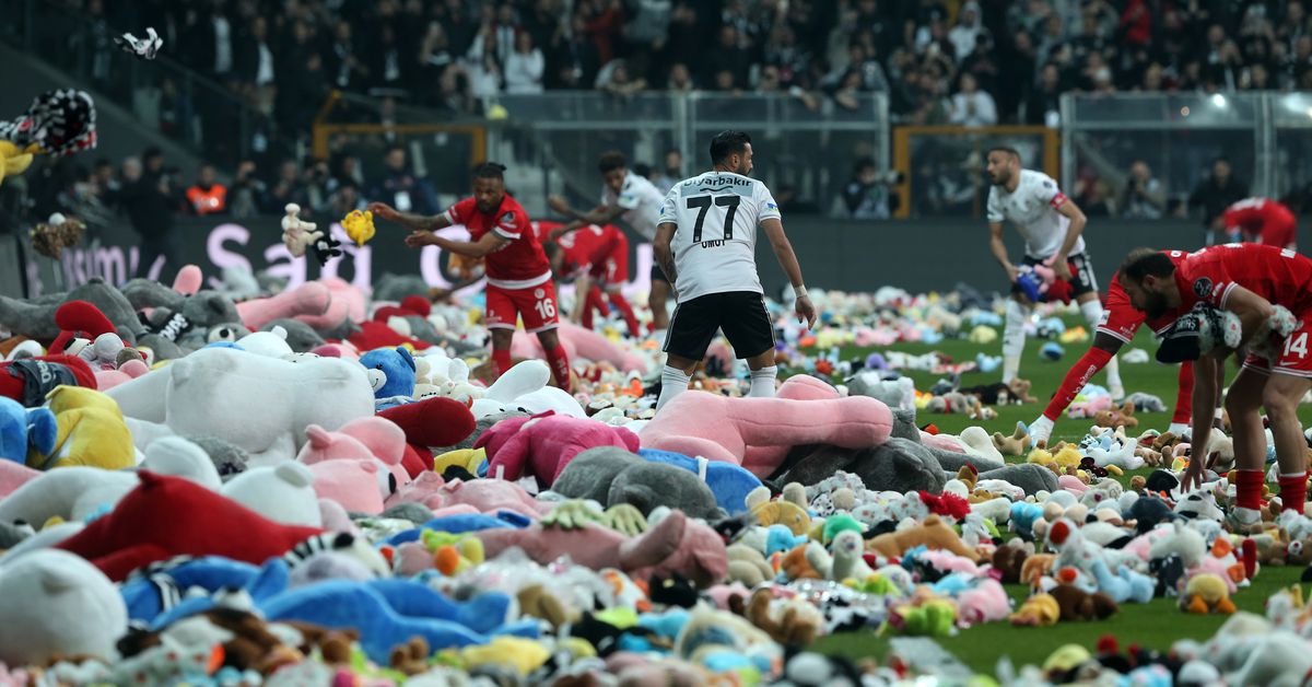 Turkish soccer fans do their own ‘Teddy Bear Toss’ to support earthquake victims