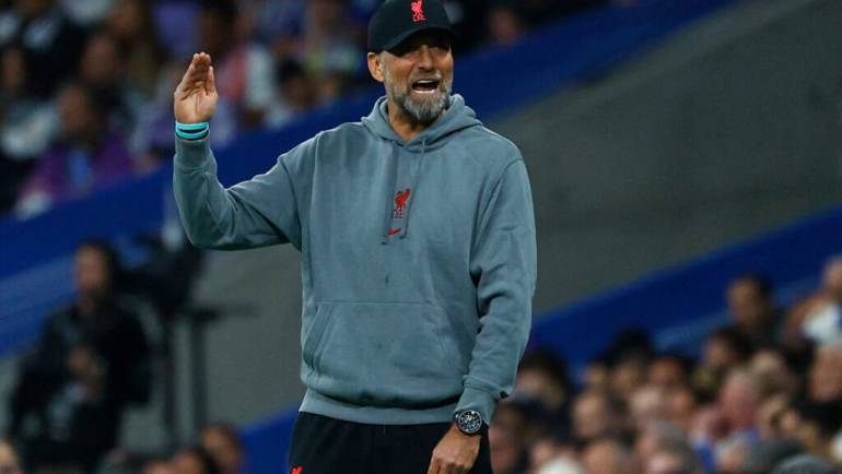 Liverpool and Tottenham on alert with Premier League midfielder’s future uncertain