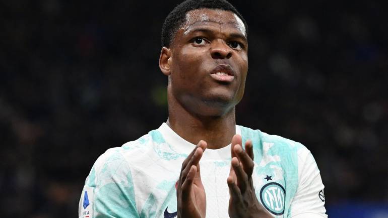 Inter Milan defender switches agents with Manchester United eyeing summer move for player