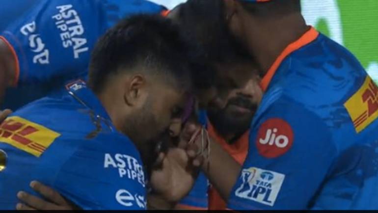 Watch: Suryakumar Yadav Hit Above Eye While Attempting Catch, Screams In Pain During DC vs MI Match In IPL 2023
