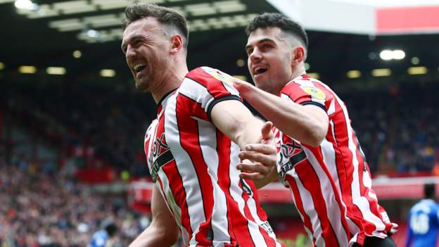 Sheffield United 4-1 Cardiff City: Second-placed Blades heap pressure on Bluebirds
