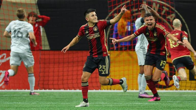 MLS transfer rumor roundup: Napoli interested in Almada, Vazquez admired by Monchengladbach