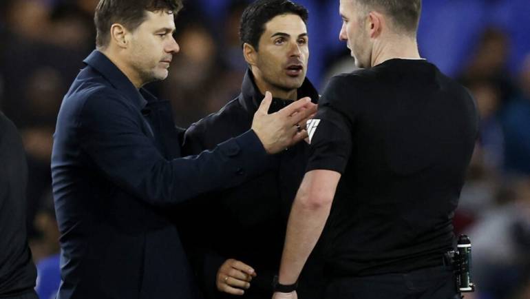 Chelsea take advantage over Arsenal in race for big money striker