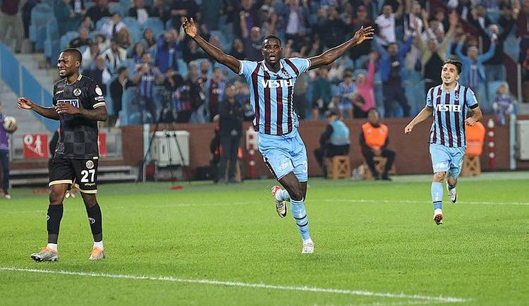 Watch: Onuachu replicates Zlatan Ibrahimovic’s goal in Trabzonspor vs Konyaspor clash