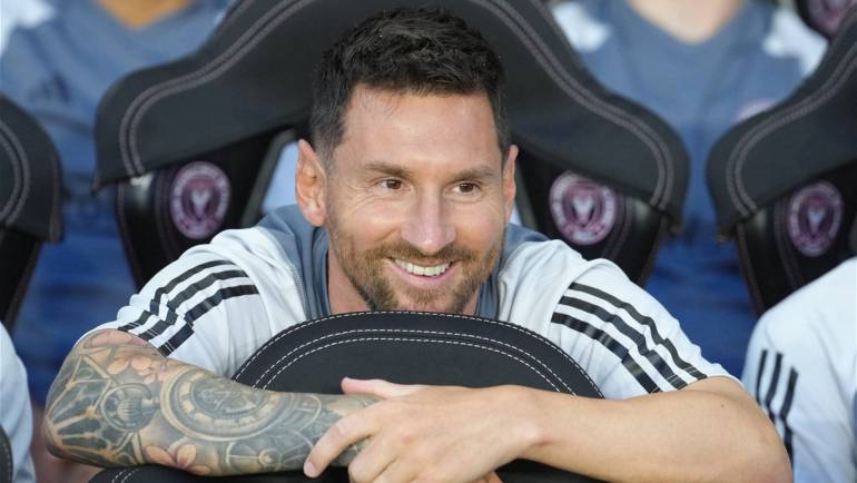 Lionel Messi Leaves Rodtang Jitmuangnon Speechless as Incredible Gesture Ends Much-Awaited Fan Moment