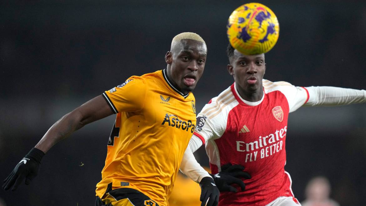English roundup: Arsenal stays on top with win against Wolves