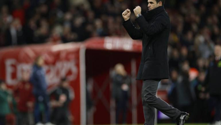 Arsenal interest turns head of Premier League midfielder