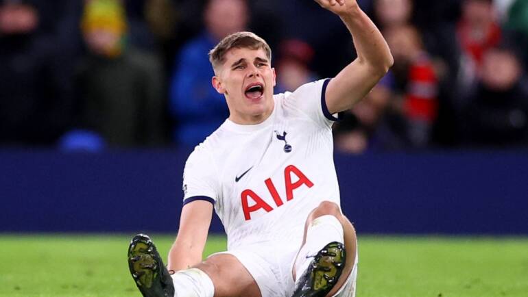 Tottenham Hotspur defender Micky van de Ven set to miss Fulham match