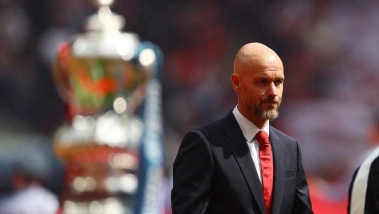 Man United plotting move for centre-back