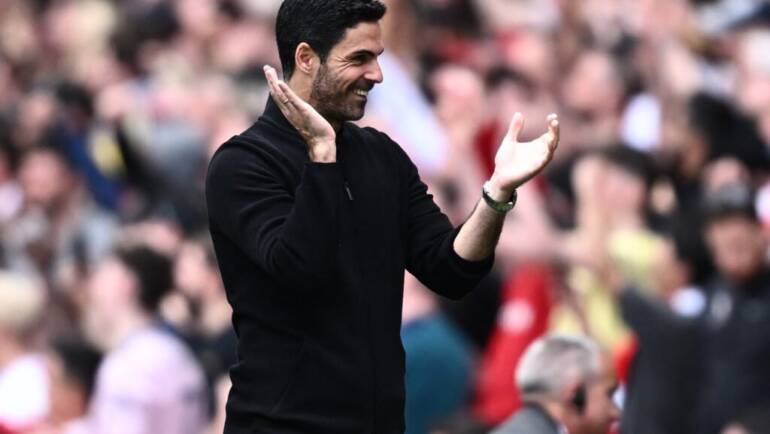 Arsenal agree to sell defender