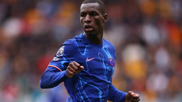 Chelsea hero reignites Nicolas Jackson feud and names two better strikers who could save title bid