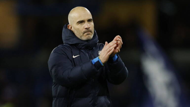 Chelsea lead Arsenal in race to sign Dutch defender