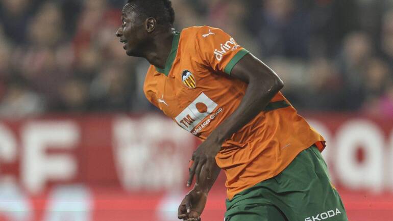 Ex-Real Madrid striker advises Valencia coach to bench Sadiq Umar for 7-goal Spanish star