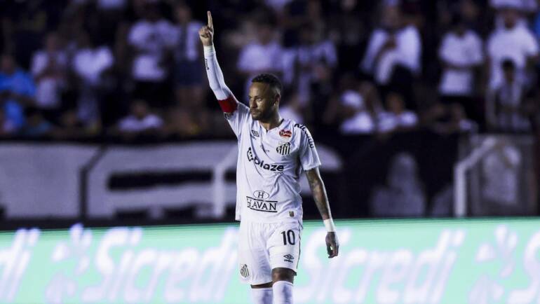 Neymar scores direct from a corner with outrageous Santos goal