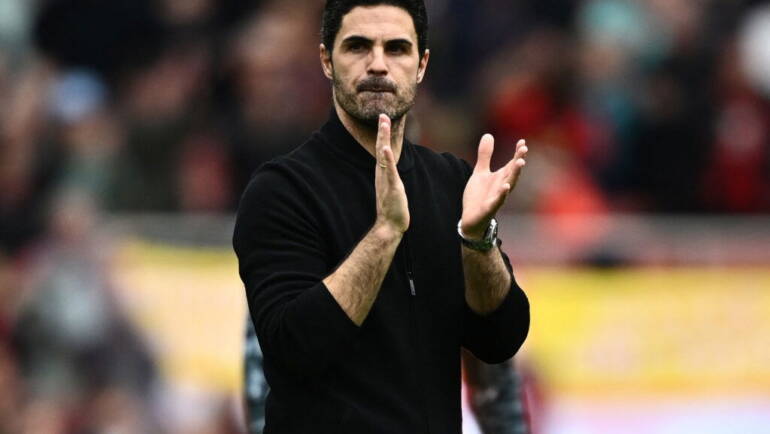 Arsenal, Liverpool and Chelsea plot moves for defender