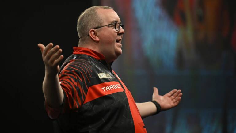 Stephen Bunting claims stunning Premier League win on same night as he ends ten-year barren run