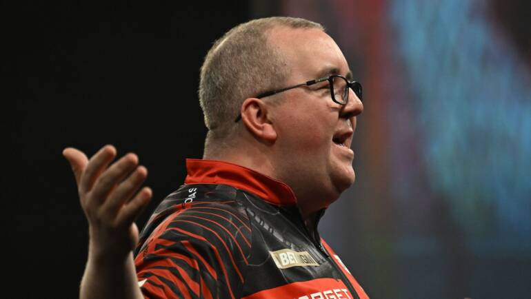 Premier League Darts: Stephen Bunting feared ‘zero points’ finish before securing stunning Night Nine win in Berlin