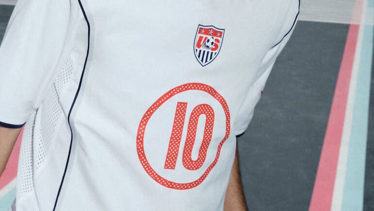 Nike play the hits with return of iconic USMNT kit